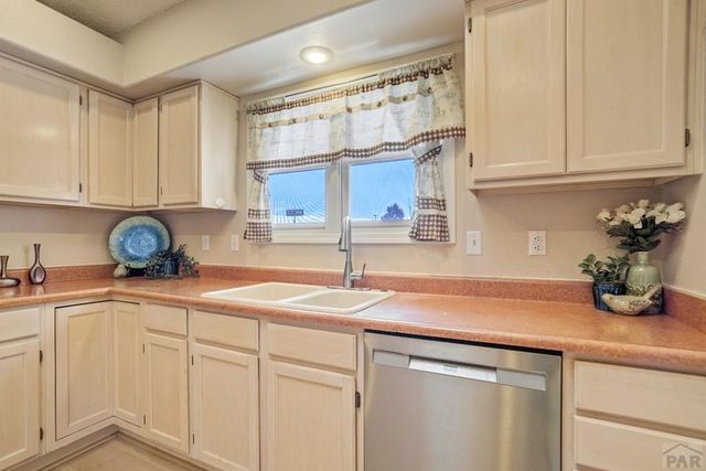 2 Cynthia Place, Pueblo, CO 81008