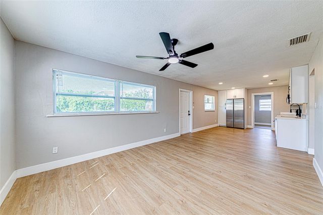 703 S DIXIE AVENUE, Fruitland Park, FL 34731