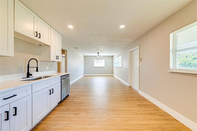 703 S DIXIE AVENUE, Fruitland Park, FL 34731