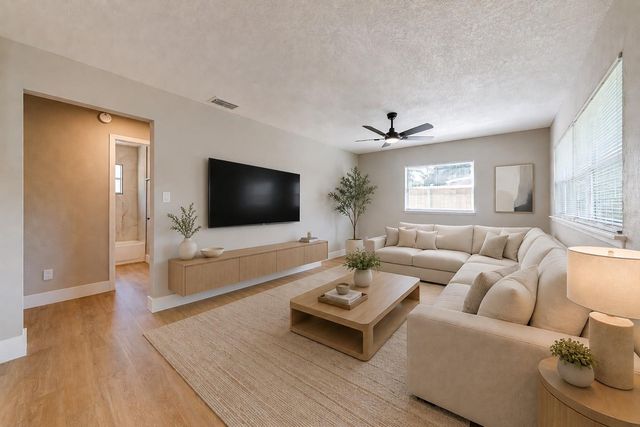 703 S DIXIE AVENUE, Fruitland Park, FL 34731