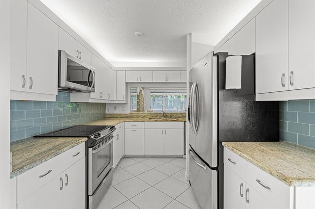 4825 NW 98th Place, Doral, FL 33178