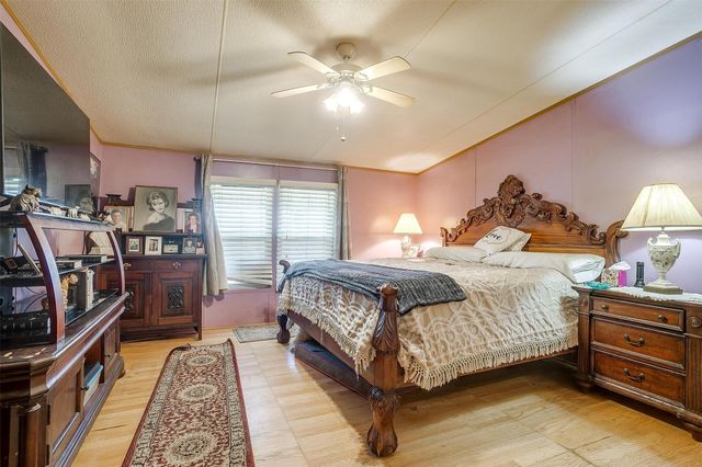 105 Lone Hill Court, Springtown, TX 76082