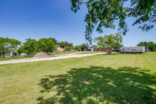 105 Lone Hill Court, Springtown, TX 76082
