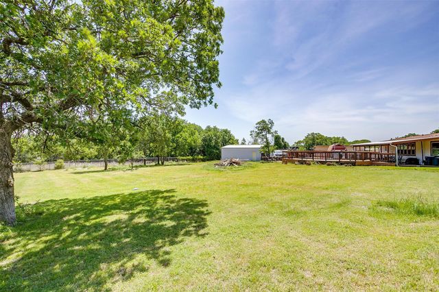 105 Lone Hill Court, Springtown, TX 76082
