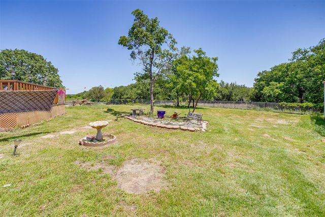 105 Lone Hill Court, Springtown, TX 76082