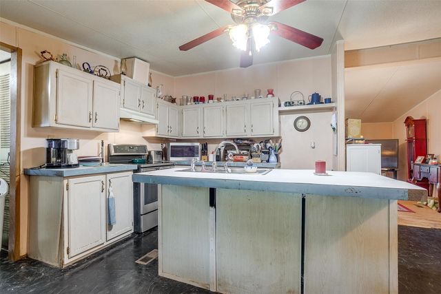 105 Lone Hill Court, Springtown, TX 76082