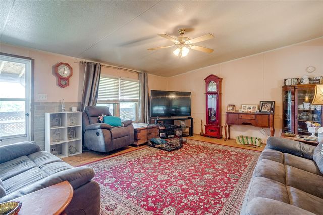 105 Lone Hill Court, Springtown, TX 76082