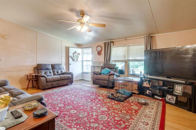 105 Lone Hill Court, Springtown, TX 76082