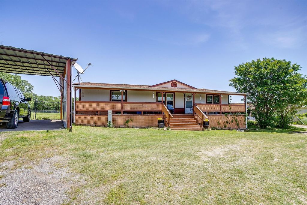 105 Lone Hill Court, Springtown, TX 76082