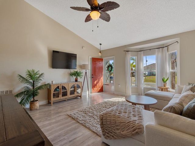 1171 Larkspur Street SE, Palm Bay, FL 32909