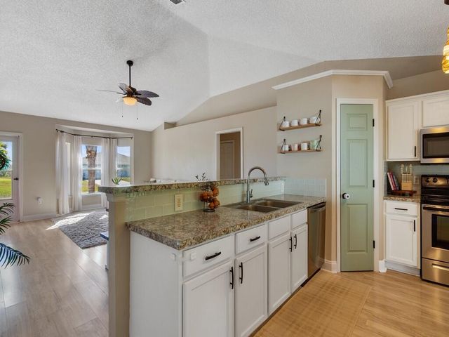 1171 Larkspur Street SE, Palm Bay, FL 32909