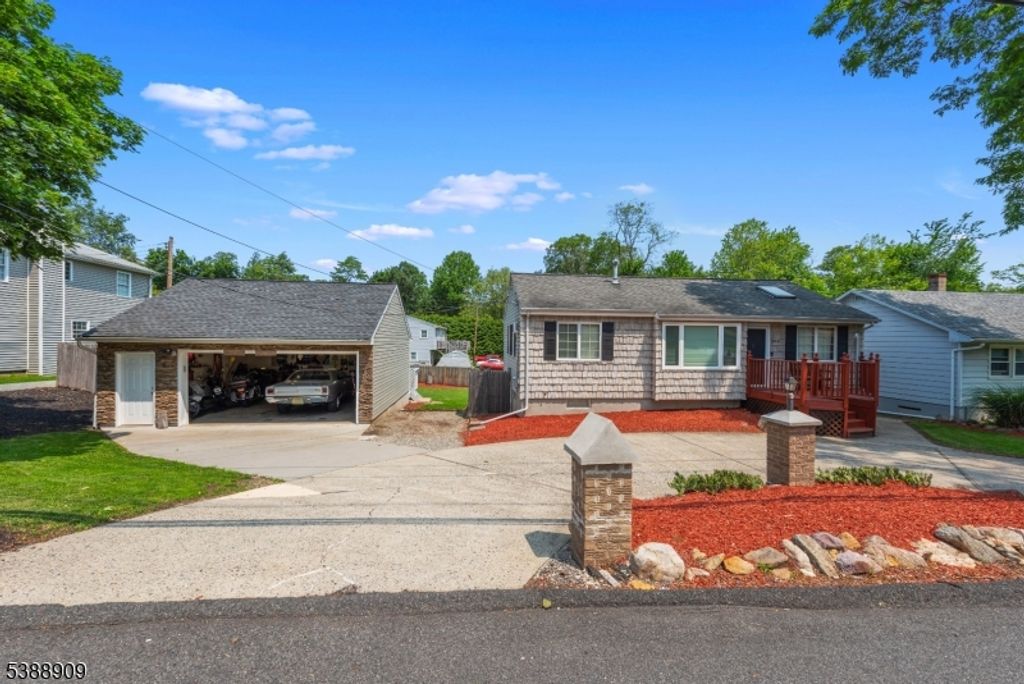 105 Wills Ave, Hopatcong Boro, NJ 07874