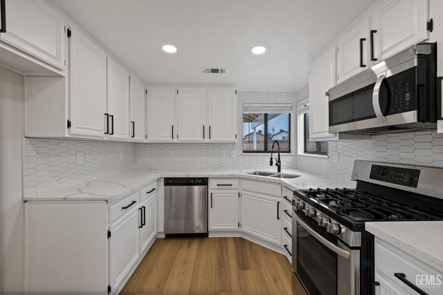 6903 Vanilla Court, Bakersfield, CA 93313