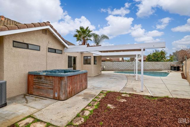 6903 Vanilla Court, Bakersfield, CA 93313