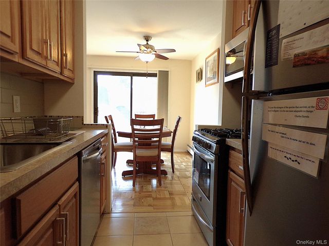 348 Central Park Avenue C5, Scarsdale, NY 10583