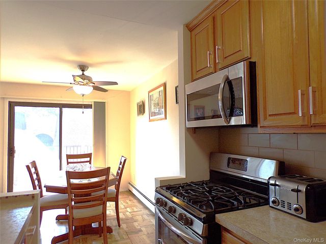 348 Central Park Avenue C5, Scarsdale, NY 10583
