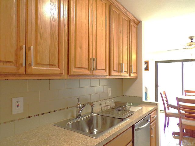 348 Central Park Avenue C5, Scarsdale, NY 10583