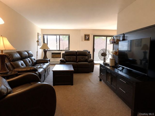 348 Central Park Avenue C5, Scarsdale, NY 10583