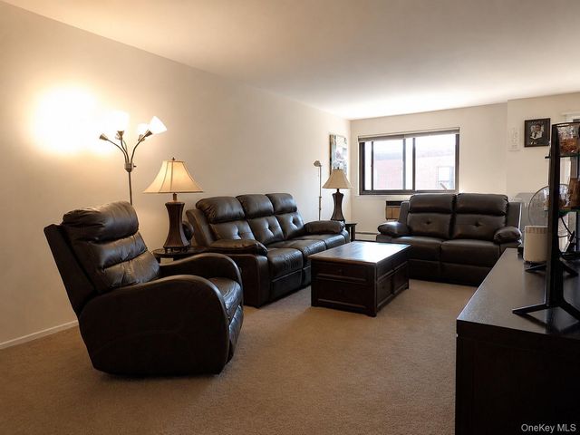 348 Central Park Avenue C5, Scarsdale, NY 10583