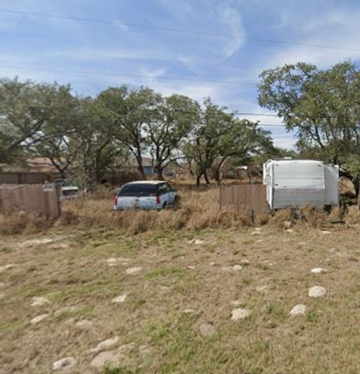 215 Stanley St, Rockport, TX 78382 — exterior