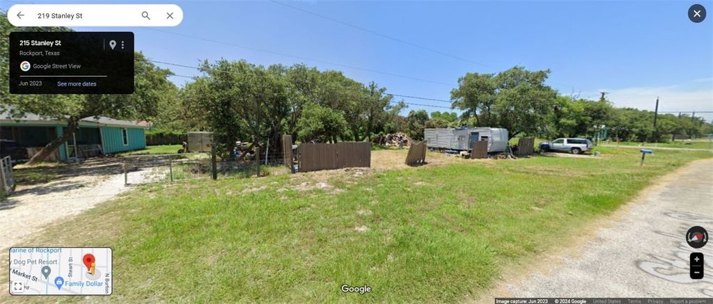 215 Stanley St, Rockport, TX 78382 — photo 2