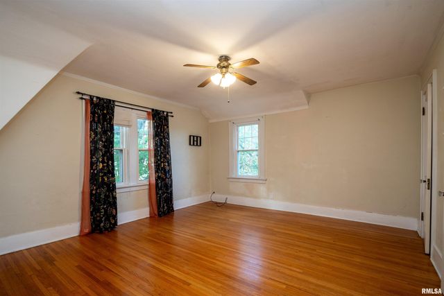 2011 W BARKER Avenue, West Peoria, IL 61604