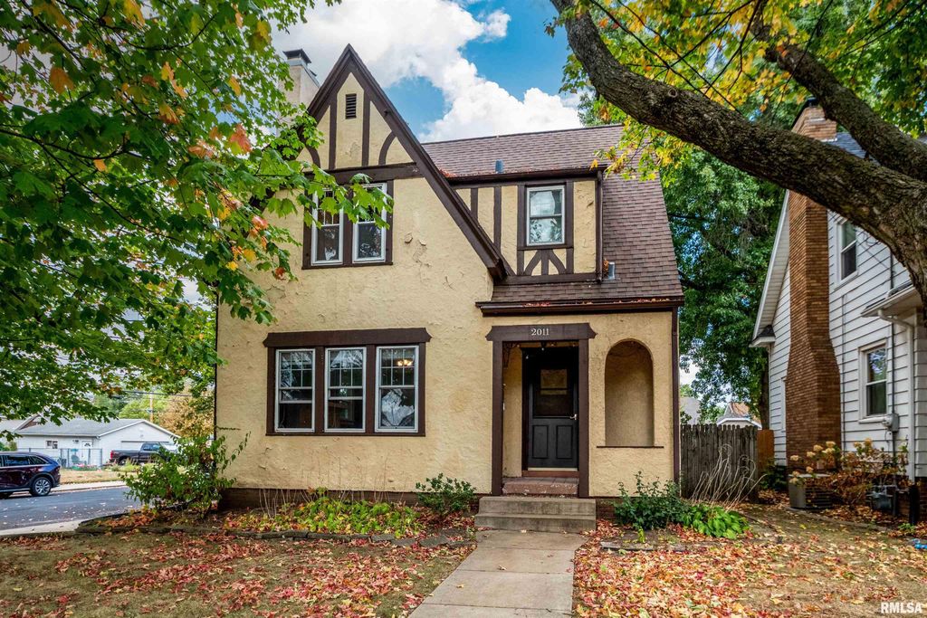 2011 W BARKER Avenue, West Peoria, IL 61604