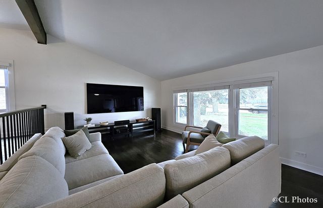 2313 Greenwood Road, Glenview, IL 60026