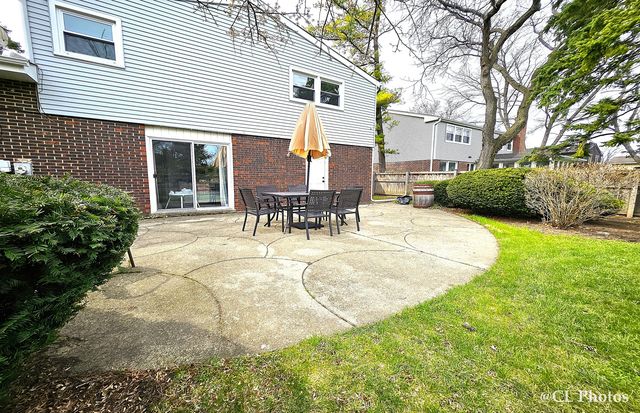 2313 Greenwood Road, Glenview, IL 60026