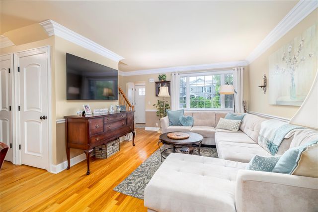 125 Frederick, Merrick, NY 11566