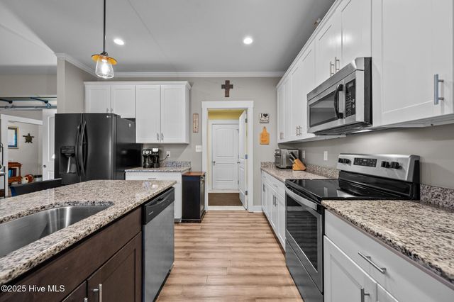 442 Crows Nest Lane, Sneads Ferry, NC 28460