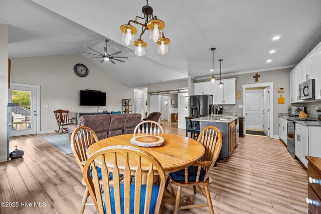 442 Crows Nest Lane, Sneads Ferry, NC 28460