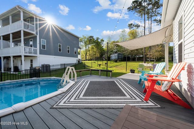 442 Crows Nest Lane, Sneads Ferry, NC 28460