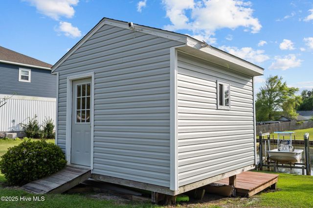 442 Crows Nest Lane, Sneads Ferry, NC 28460