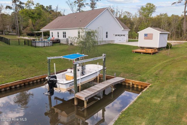 442 Crows Nest Lane, Sneads Ferry, NC 28460