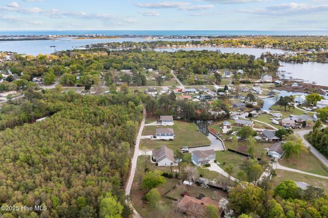 442 Crows Nest Lane, Sneads Ferry, NC 28460