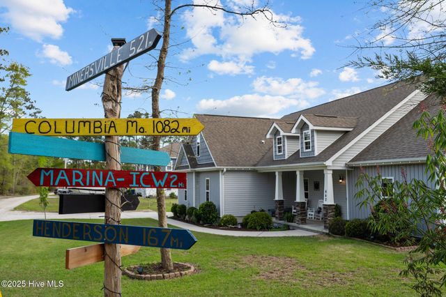 442 Crows Nest Lane, Sneads Ferry, NC 28460