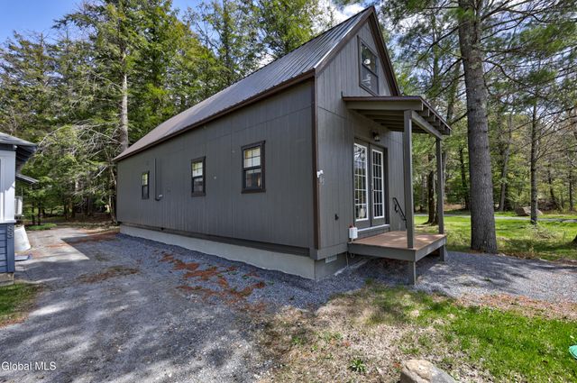 85 Hunt Lake Road, Corinth, NY 12822