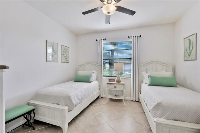 9207 SHADOW OAK LN, Naples, FL 34120