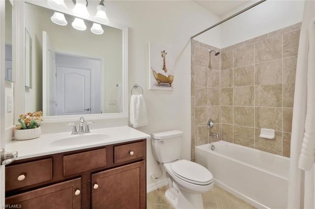 9207 SHADOW OAK LN, Naples, FL 34120
