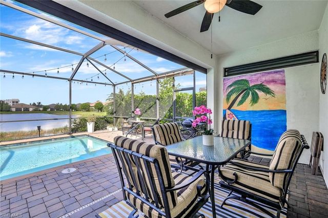 9207 SHADOW OAK LN, Naples, FL 34120