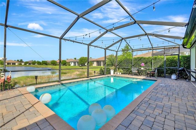 9207 SHADOW OAK LN, Naples, FL 34120