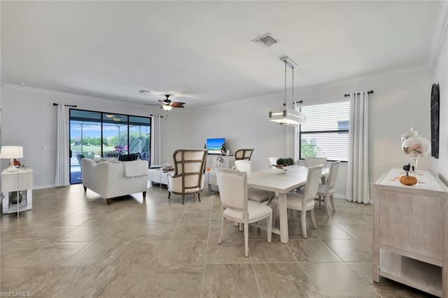 9207 SHADOW OAK LN, Naples, FL 34120