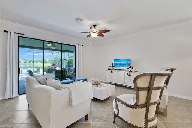 9207 SHADOW OAK LN, Naples, FL 34120