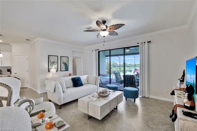 9207 SHADOW OAK LN, Naples, FL 34120