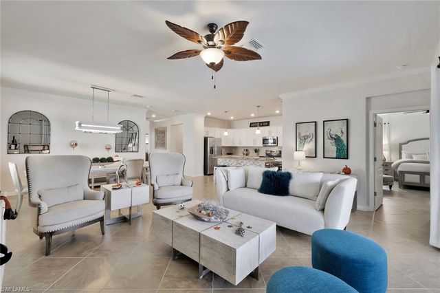 9207 SHADOW OAK LN, Naples, FL 34120