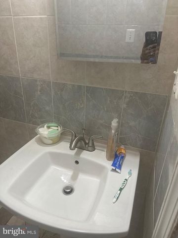 3228 W OXFORD ST, Philadelphia, PA 19121