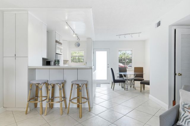 139 Sunrise Avenue 102, Palm Beach, FL 33480