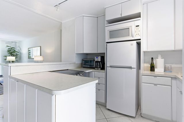 139 Sunrise Avenue 102, Palm Beach, FL 33480
