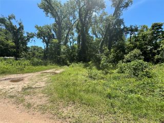 127 Trinity Road, Dayton Lakes, TX 77535
